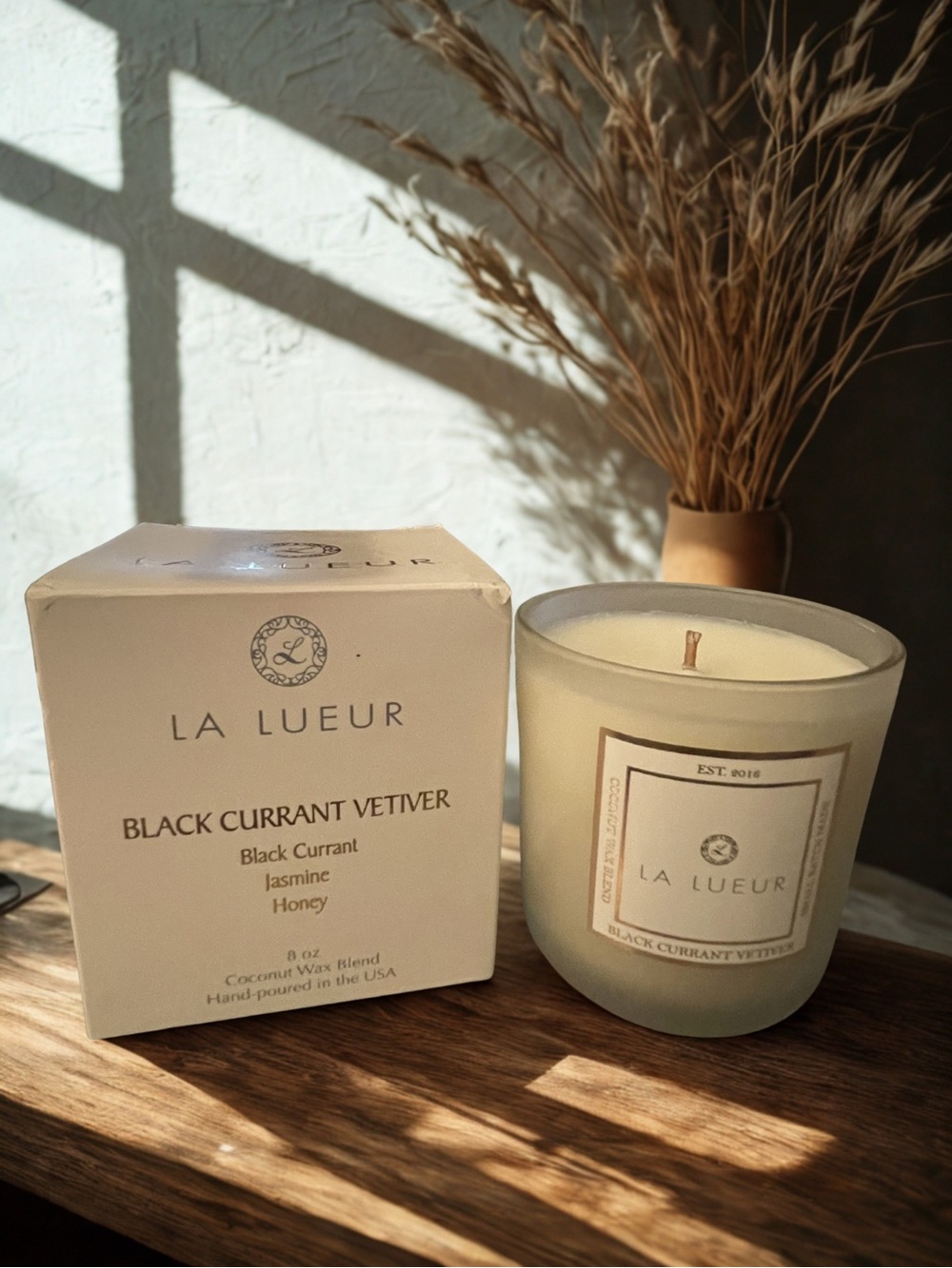 LA LUEUR Black Currant Vetiver Coconut Wax Scented Candle 8oz Luxury Gift NIB - Picture 1 of 7